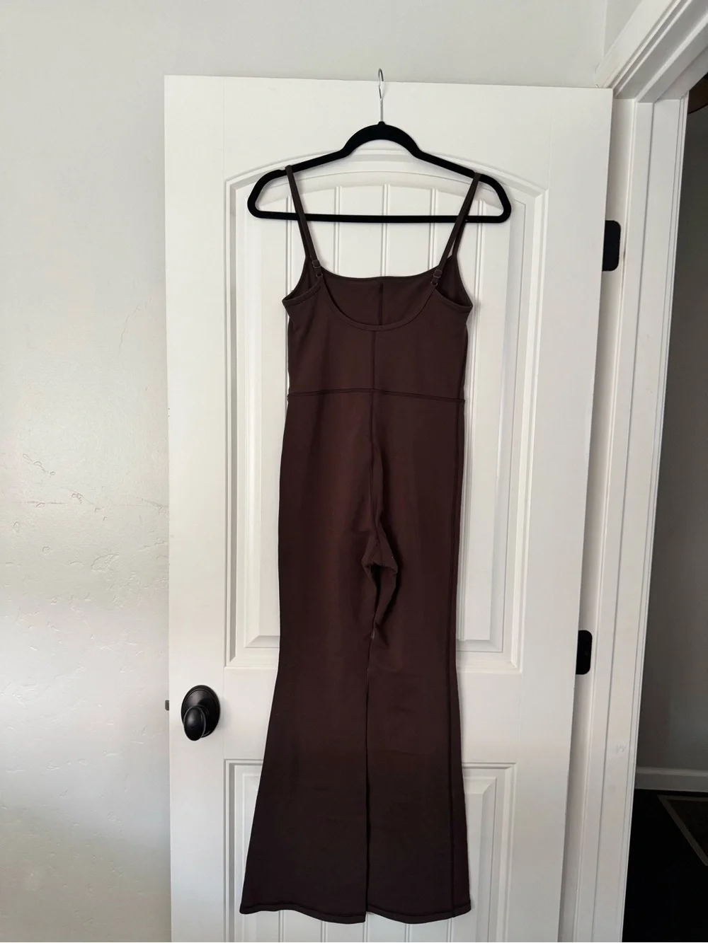 Aritzia streamlined silhouette